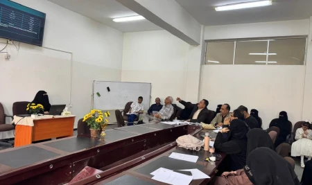 قسم الترجمة بكلية اللغات بجامعة صنعاء يناقش خطة رسالة الماجستير للباحثة هيفاء مفتاح