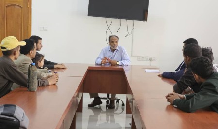 عميد كلية البترول والموارد الطبيعية يعقد اجتماعاً موسعاً مع مناديب الأقسام تدشيناً للعام الجامعي الجديد 2026–2027م