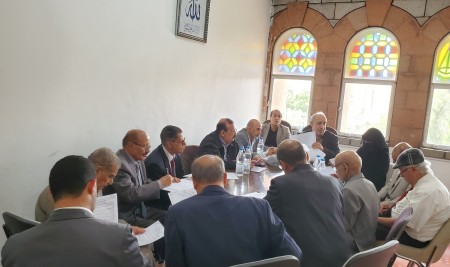 مجلس كلية الشريعة والقانون بجامعة صنعاء يعقد اجتماعه الثاني للعام الجامعي 1448هـ ويقر عدداً من الموضوعات الأكاديمية والإدارية
