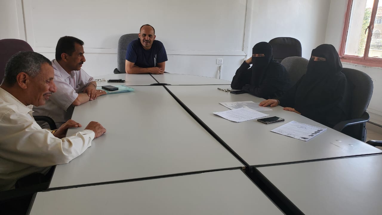 لجنة شؤون الطلاب بكلية الآداب والعلوم الإنسانيه بجامعة صنعاء تعقد اجتماعها الثالث للعام الجامعي 1448هـ