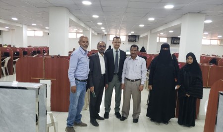 عميد كلية الآداب والعلوم الإنسانية يدشن الاختبارات النهائية للفصل الدراسي الأول للعام الجامعي 2026–2027م