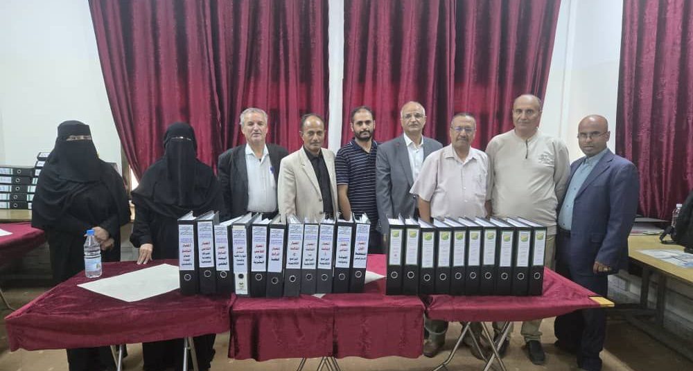 تسلّم ملفات الاعتماد المؤسسي من كليتي التربية والعلوم التطبيقية _أرحب، وكلية التربية والآداب والعلوم الإنسانية خولان 