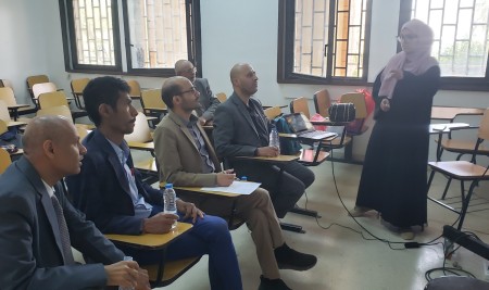 قسم الكيمياء الدوائية والتحليلية بكلية الصيدلة يناقش خطة ماجستير للباحثة سمية عبدالرزاق ناشر الحكيمي.