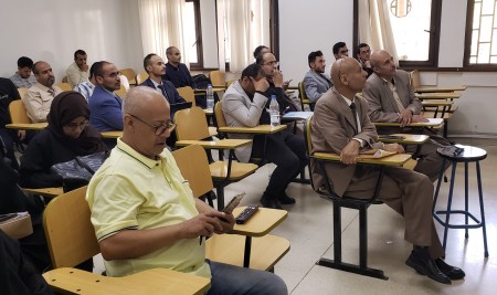 إجراء المقابلات للمتقدمين لشغل وظيفة أستاذ مساعد ومدرس ومعيد بكلية الصيدلة بجامعة صنعاء.