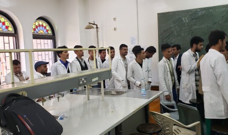 طلاب كلية الصيدلة بجامعة الضالع يزورون كلية الصيدلة بجامعة صنعاء