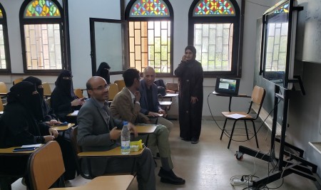 قسم الكيمياء الدوائية والتحليلية والعضوية بكلية الصيدلة جامعة صنعاء يناقش خطة الماجستير للباحثة تشرين ناجي أحمد صالح دماج