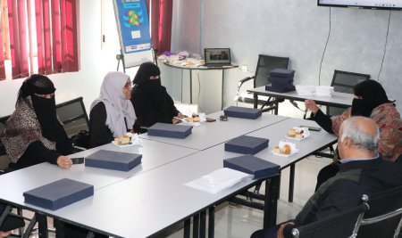 تكريم فريق توصيف وتحديث برامج الدراسات العليا بمركز التنمية الشاملة