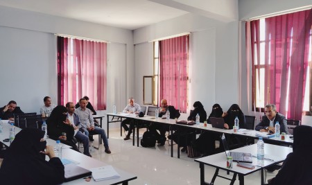 مناقشة عدد من خطط رسائل الماجستير وأطروحات الدكتوراه بمركز التنمية الشاملة