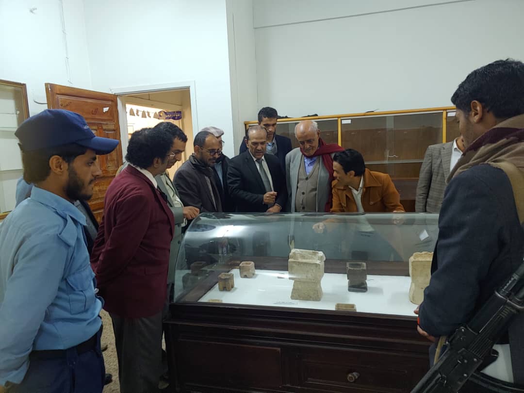 رئيس الجامعة يزور كلية الآداب والعلوم الإنسانية ويؤكد أهمية تجويد العملية التعليمية والأكاديمية والبحثية