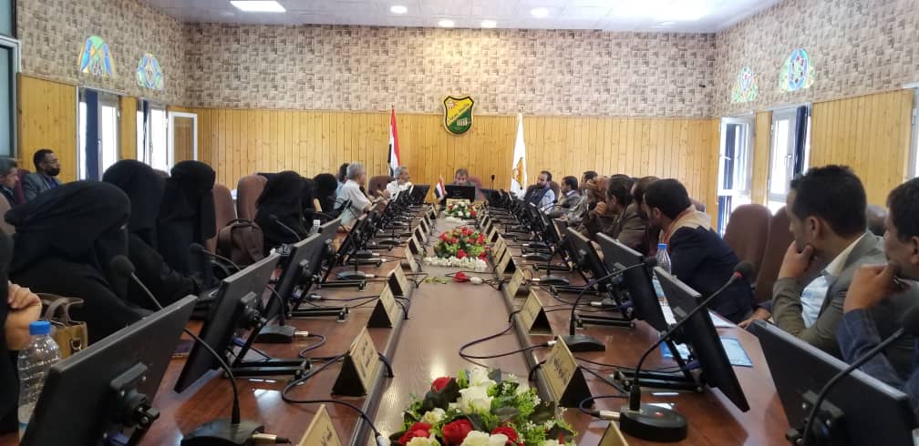 اجتماع لمناقشة سير العملية التعليمية بكلية التربية والعلوم التطبيقية خولان