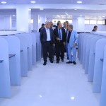 رئيس جامعة صنعاء والمدير التنفيذي لشركة يمن موبايل يتفقدان سير الأداء في أكبر مركز امتحاني على مستوى اليمن14