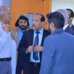 رئيس جامعة صنعاء والمدير التنفيذي لشركة يمن موبايل يتفقدان سير الأداء في أكبر مركز امتحاني على مستوى اليمن7