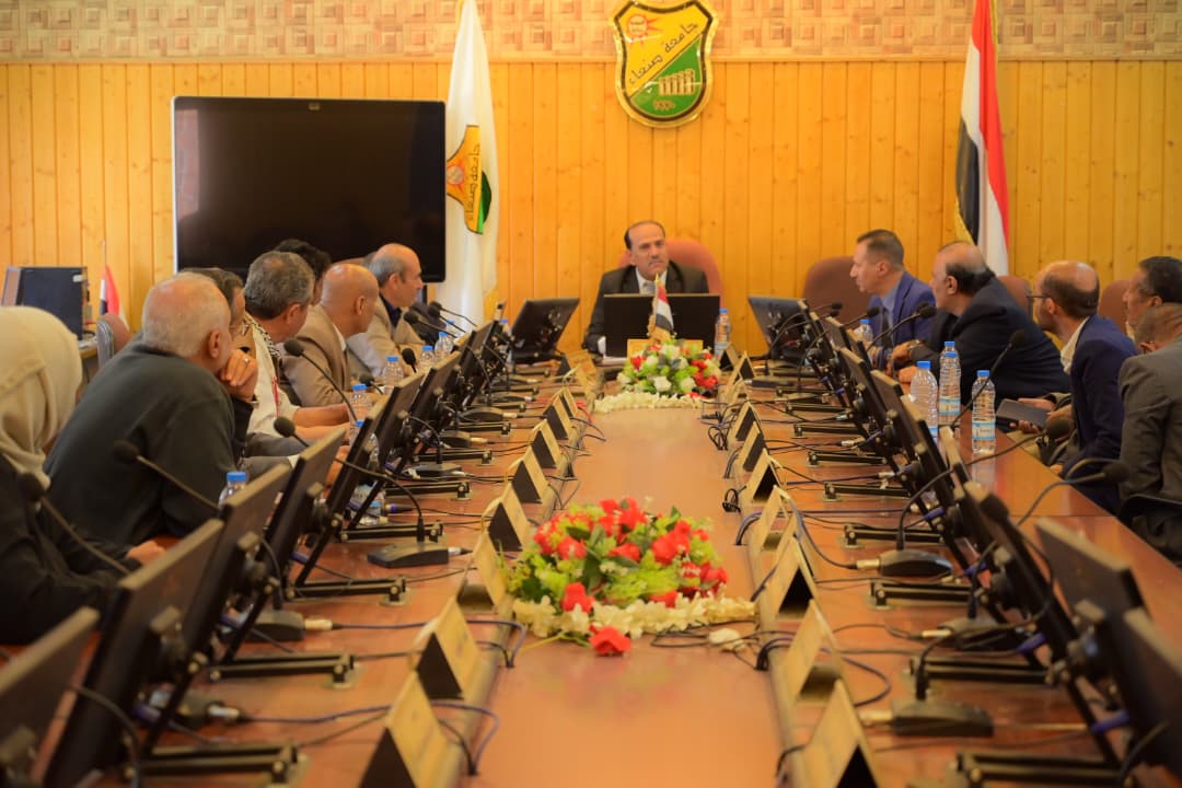 رئيس الجامعة يوجّه قيادة كلية الصيدلة بتعزيز العمل بروح الفريق وتغليب المصلحة الأكاديمية العليا١