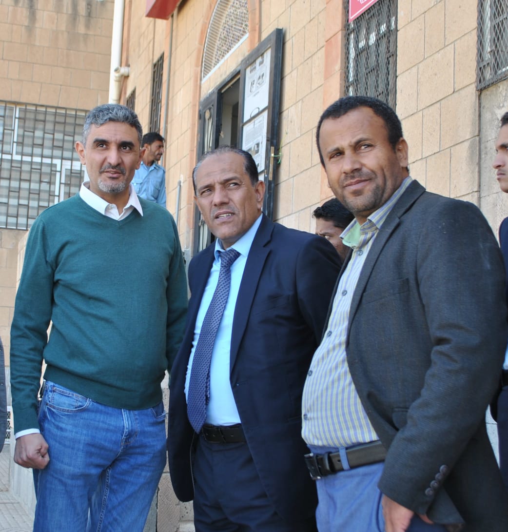 رئيس جامعة صنعاء يتفقد مشاريع كلية طب الأسنان ويشيد بجهود التطوير الأكاديمي والإنشائي