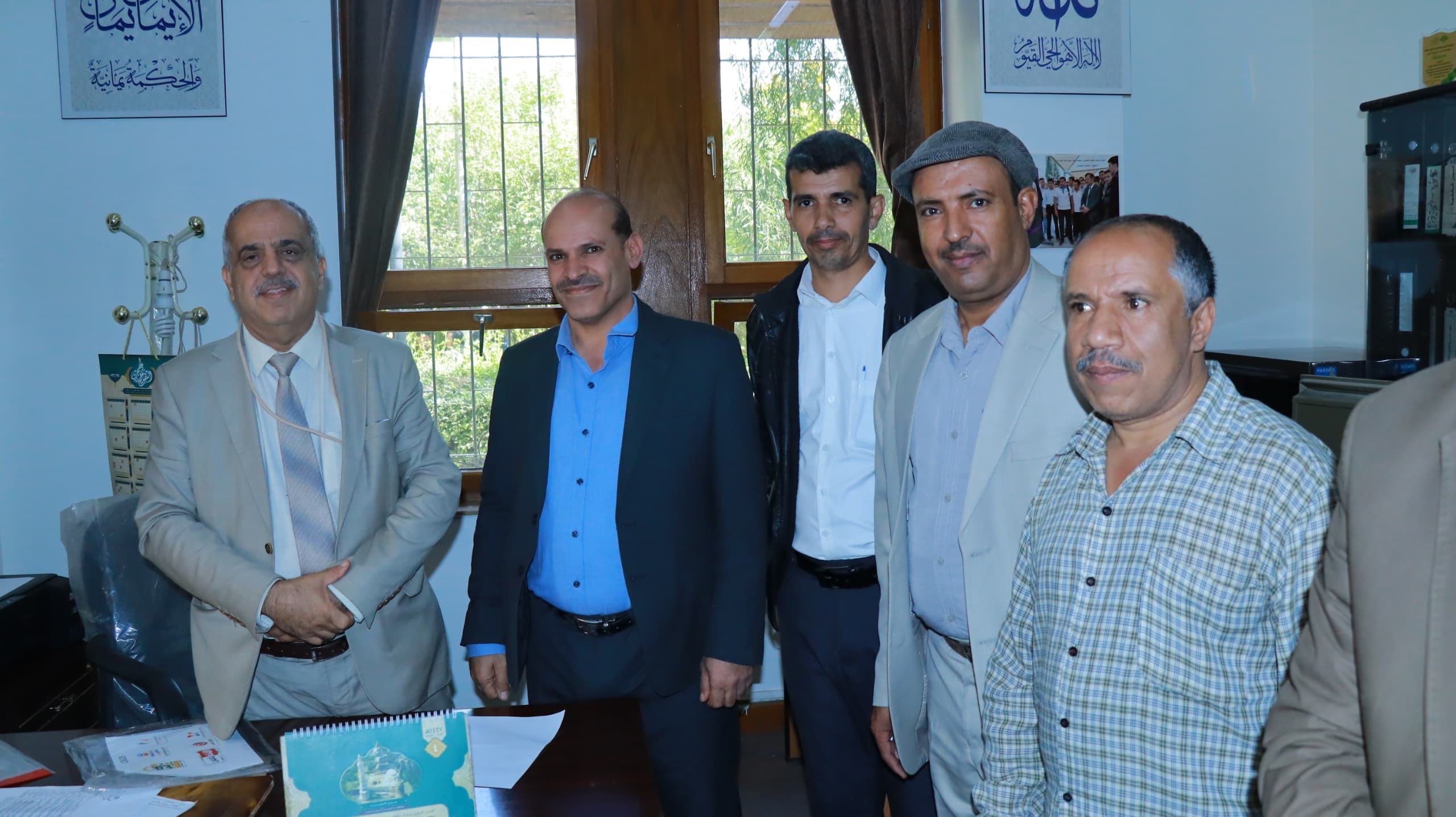 كلية الهندسة بجامعة صنعاء تشهد مراسم الاستلام والتسليم بين عميدها السابق والعميد الجديد