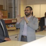 رئيس جامعة صنعاء يستقبل وزير الصحة والبيئة ويطلعُه على جاهزية معامل مركز المختبرات المركزية بكلية الزراعة والأغذية والبيئة١