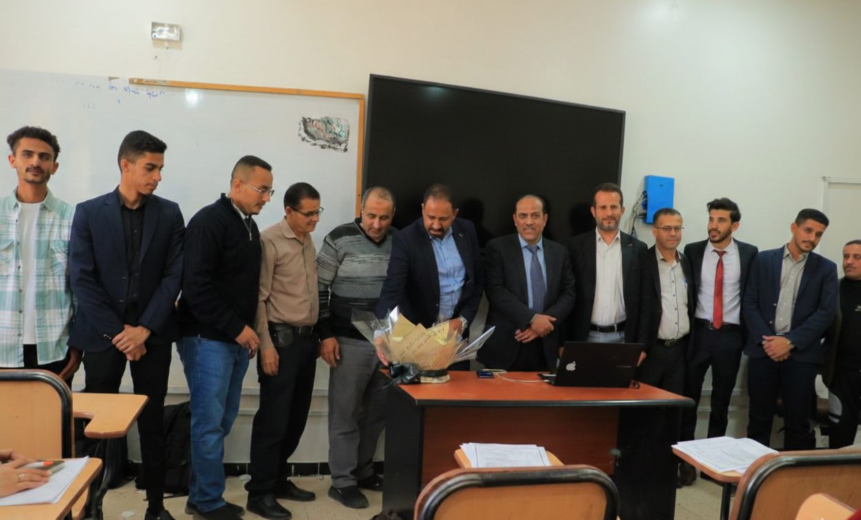 رئيس الجامعة يشيد بمشاريع تخرج طلاب كلية الحاسوب ويؤكد دعم الابتكار التقني