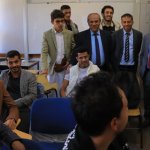 رئيس الجامعة يطّلع على تشغيل بنش النيوماتيك خلال زيارته التفقدية لكلية الهندسة ٣