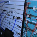 رئيس الجامعة يطّلع على تشغيل بنش النيوماتيك خلال زيارته التفقدية لكلية الهندسة ٨