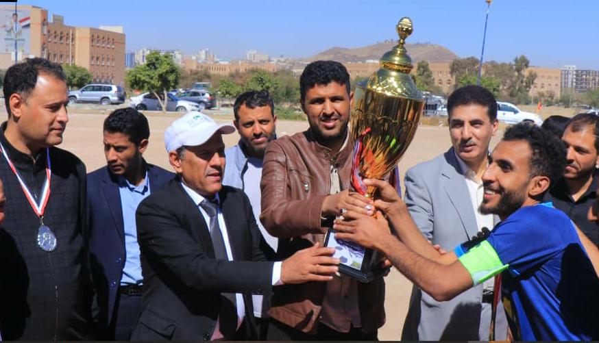 لأول مرة في تاريخه فريق كلية الطب والعلوم الصحية يتوّج بطلًا لدوري جامعة صنعاء لكرة القدم